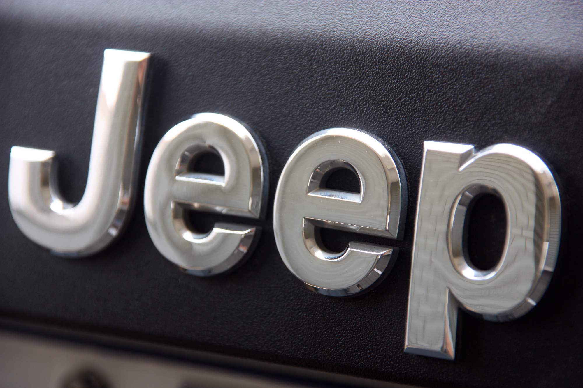 V novem modelu Jeep Compass je vožnja še bolj varna in zanesljivejša