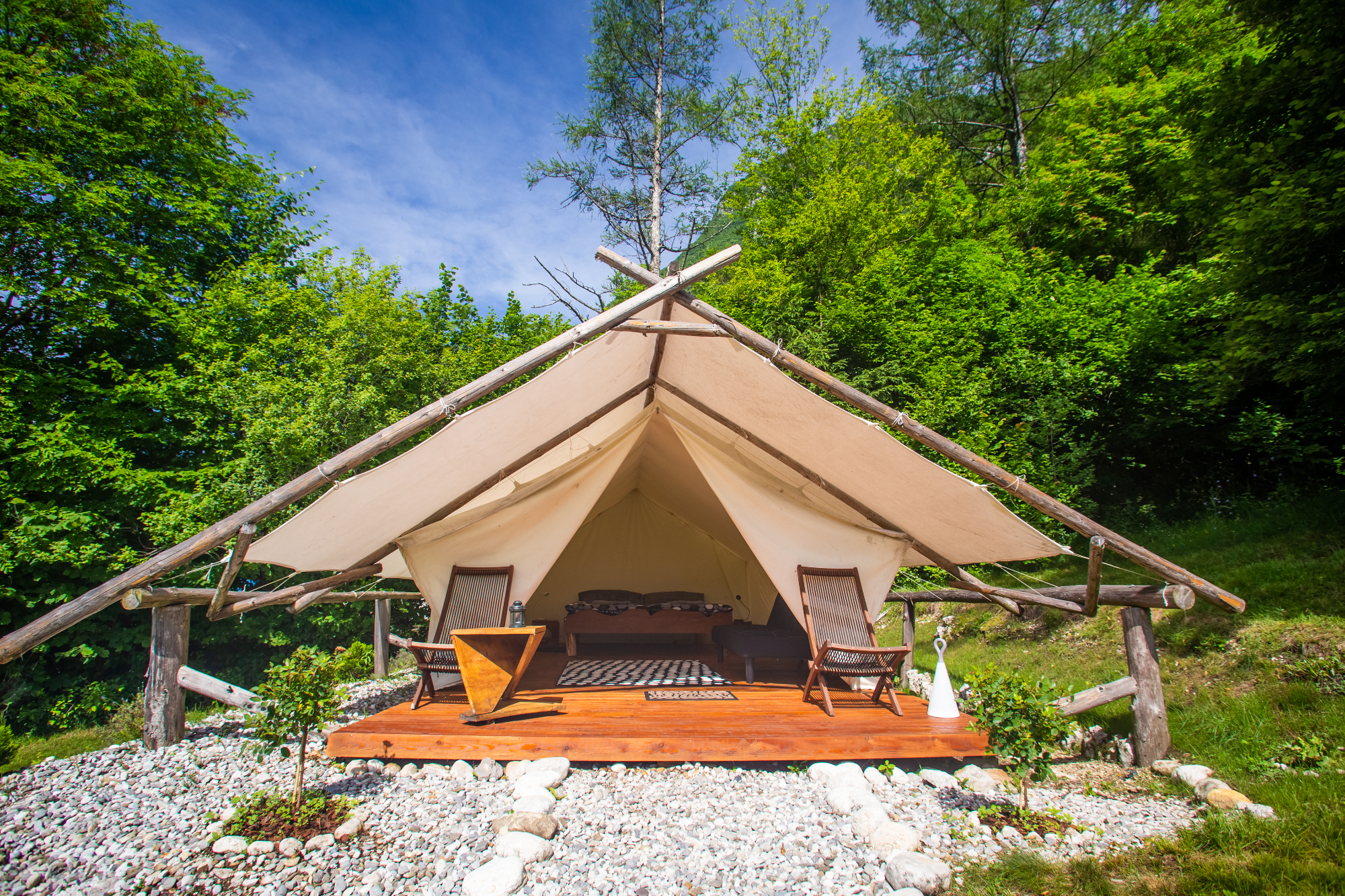 glamping slovenija - izkušnja, ki ti omogoča, da ostaneš povezan z naravo.