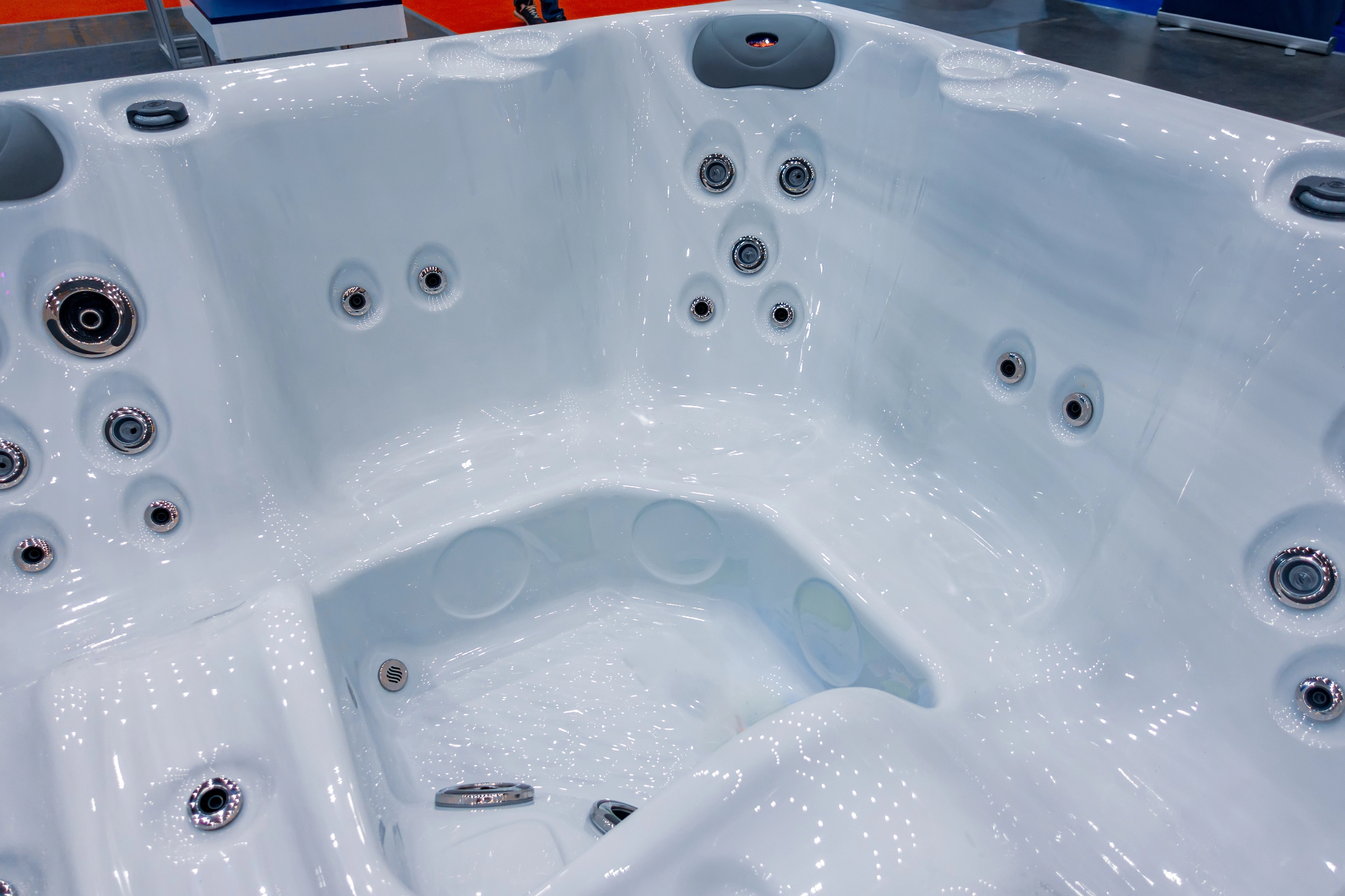 V naravo vpeti zunanji masažni bazeni popestrili ponudbo